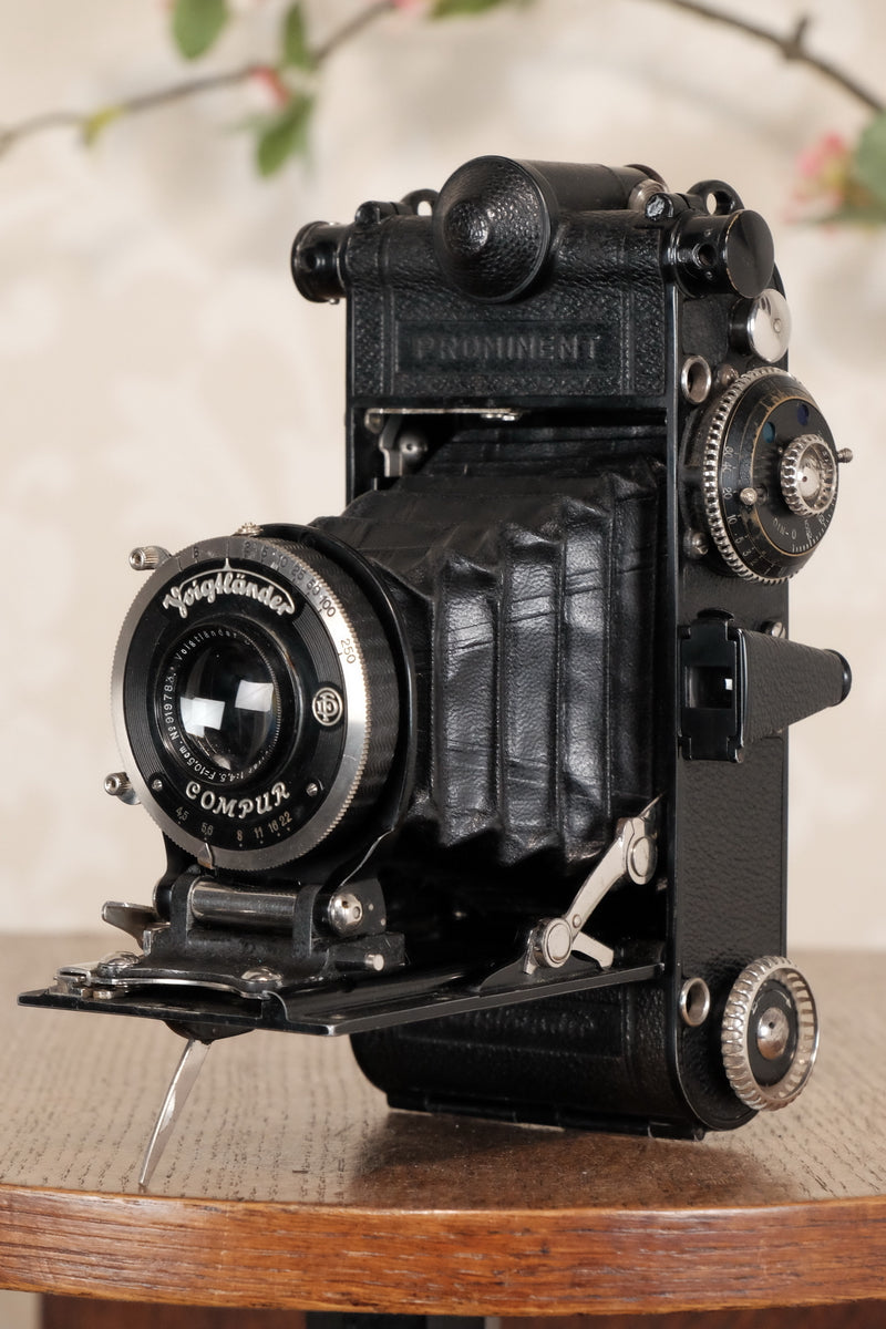RARE! Superb,1934 Voigtlander 6 x 9 Prominent with Heliar lens, original case and mask, Freshly serviced, CLA’d - Voigtlander- Petrakla Classic Cameras