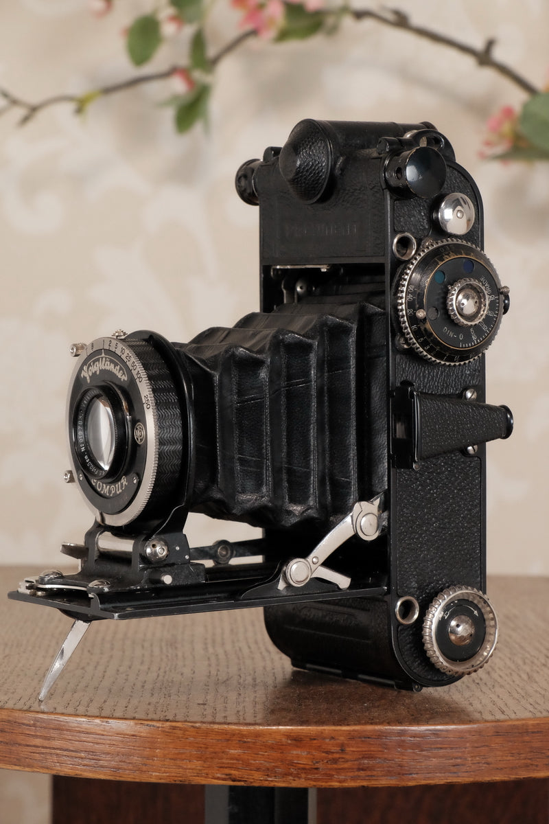 RARE! Superb,1934 Voigtlander 6 x 9 Prominent with Heliar lens, original case and mask, Freshly serviced, CLA’d - Voigtlander- Petrakla Classic Cameras
