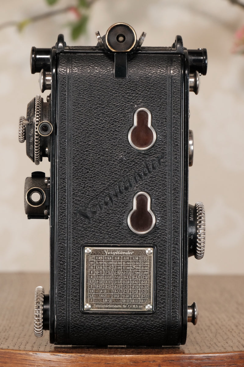RARE! Superb,1934 Voigtlander 6 x 9 Prominent with Heliar lens, original case and mask, Freshly serviced, CLA’d - Voigtlander- Petrakla Classic Cameras