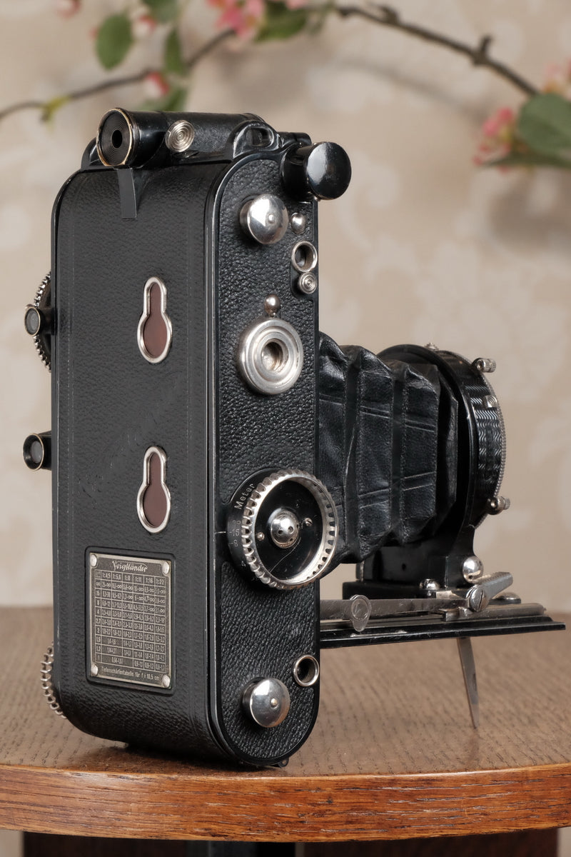 RARE! Superb,1934 Voigtlander 6 x 9 Prominent with Heliar lens, original case and mask, Freshly serviced, CLA’d - Voigtlander- Petrakla Classic Cameras