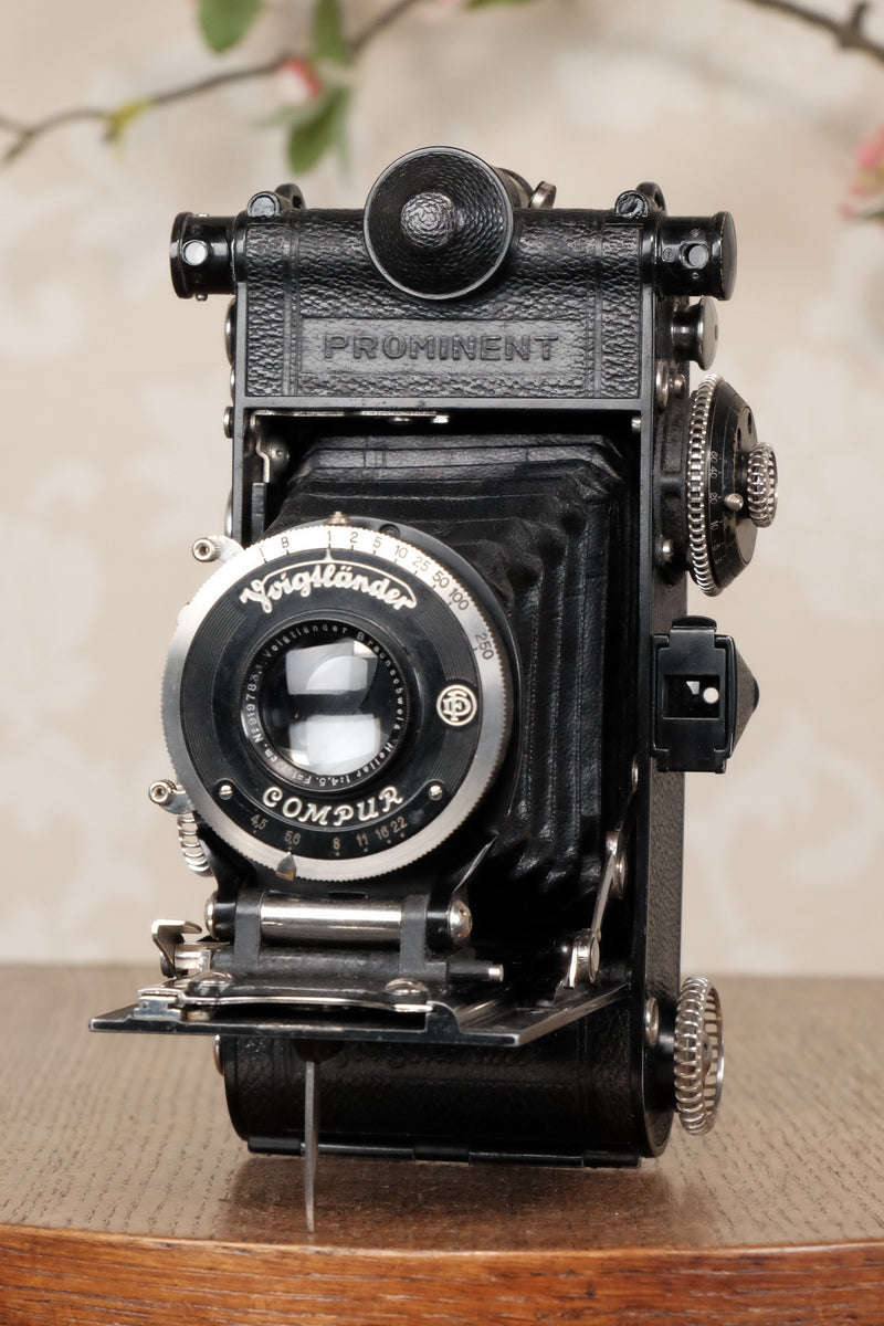RARE! Superb,1934 Voigtlander 6 x 9 Prominent with Heliar lens, original case and mask, Freshly serviced, CLA’d - Voigtlander- Petrakla Classic Cameras