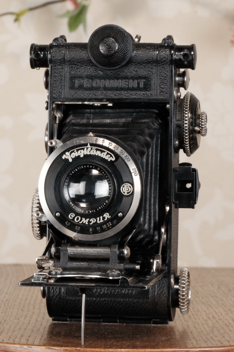 RARE! Superb,1934 Voigtlander 6 x 9 Prominent with Heliar lens, original case and mask, Freshly serviced, CLA’d - Voigtlander- Petrakla Classic Cameras