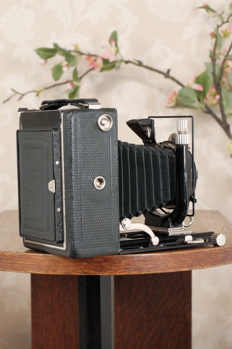 Absolutely Superb! Rare Green (De Luxe) Voigtlander 1932 Bergheil Camera with Heliar lens, Freshly serviced, CLA'd! - Voigtlander- Petrakla Classic Cameras