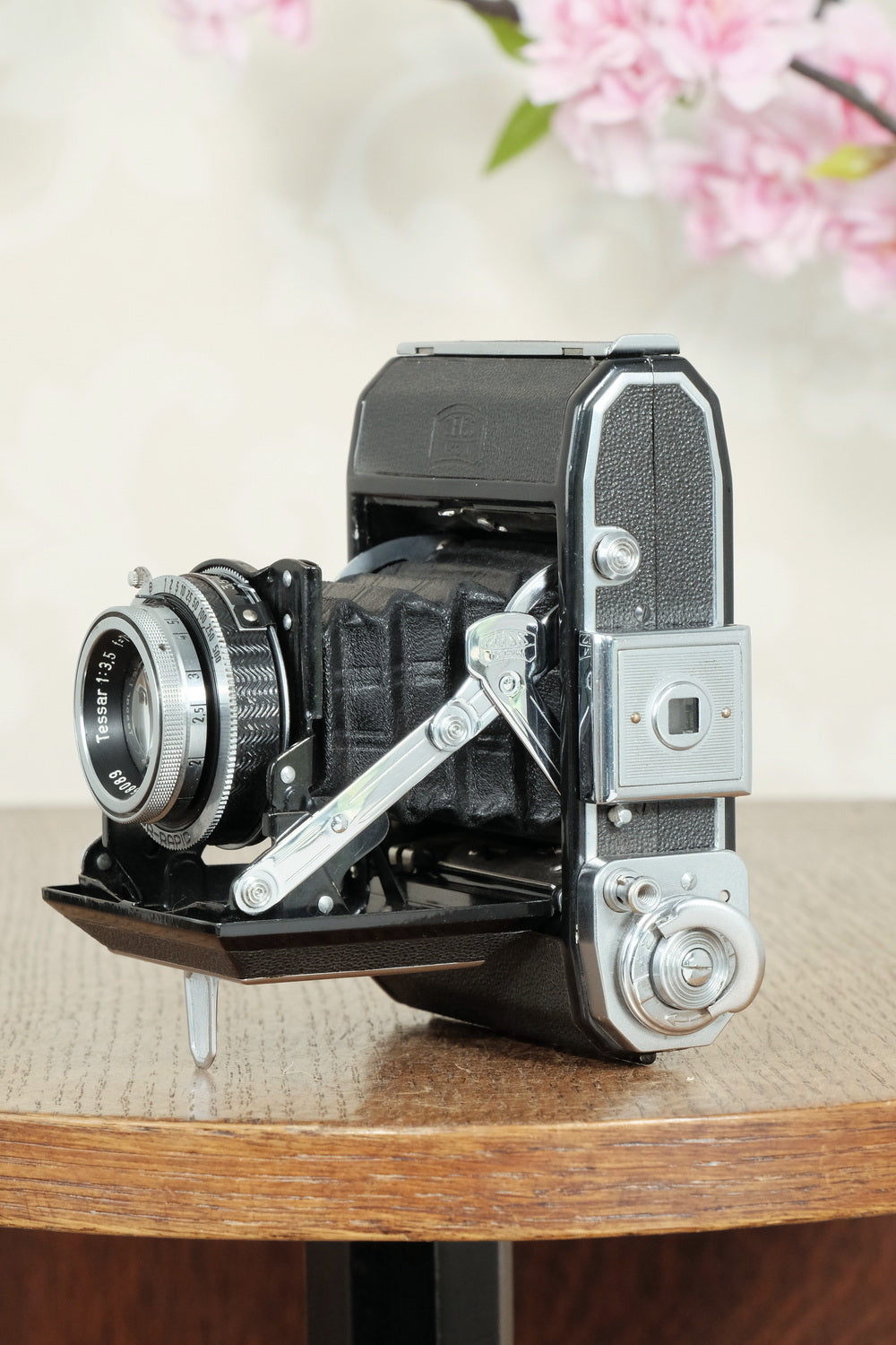 Superb! 1946 Zeiss-Ikon Ikonta with Tessar lens. Freshly Serviced, CLA'd