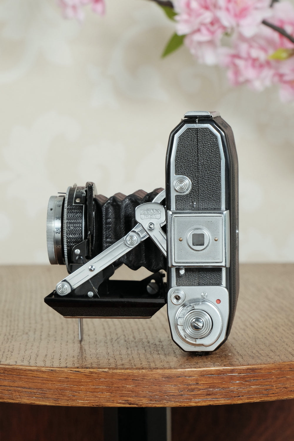 Superb! 1946 Zeiss-Ikon Ikonta with Tessar lens. Freshly Serviced, CLA'd