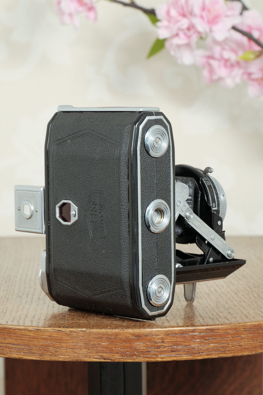 Superb! 1946 Zeiss-Ikon Ikonta with Tessar lens. Freshly Serviced, CLA'd