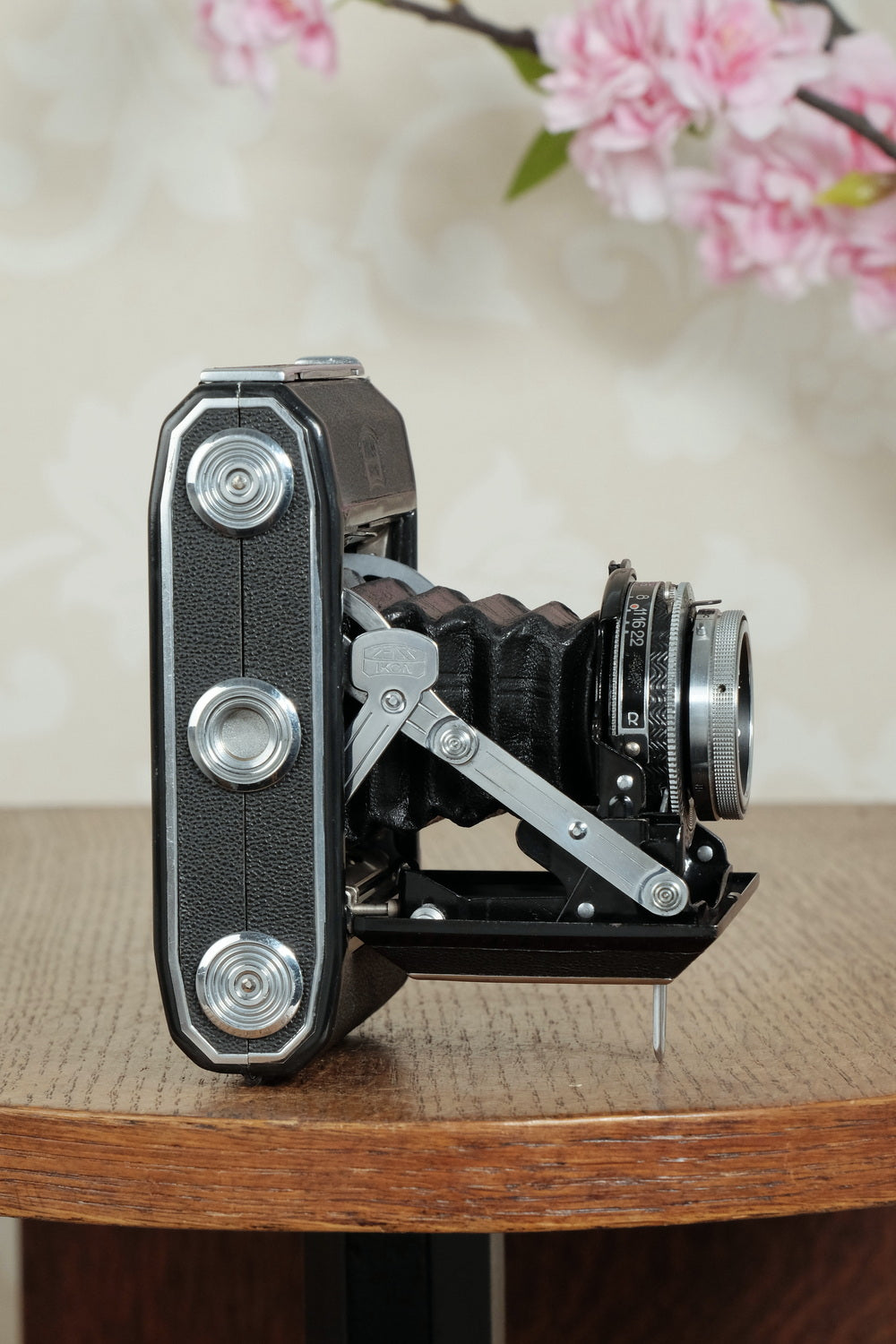 Superb! 1946 Zeiss-Ikon Ikonta with Tessar lens. Freshly Serviced, CLA'd