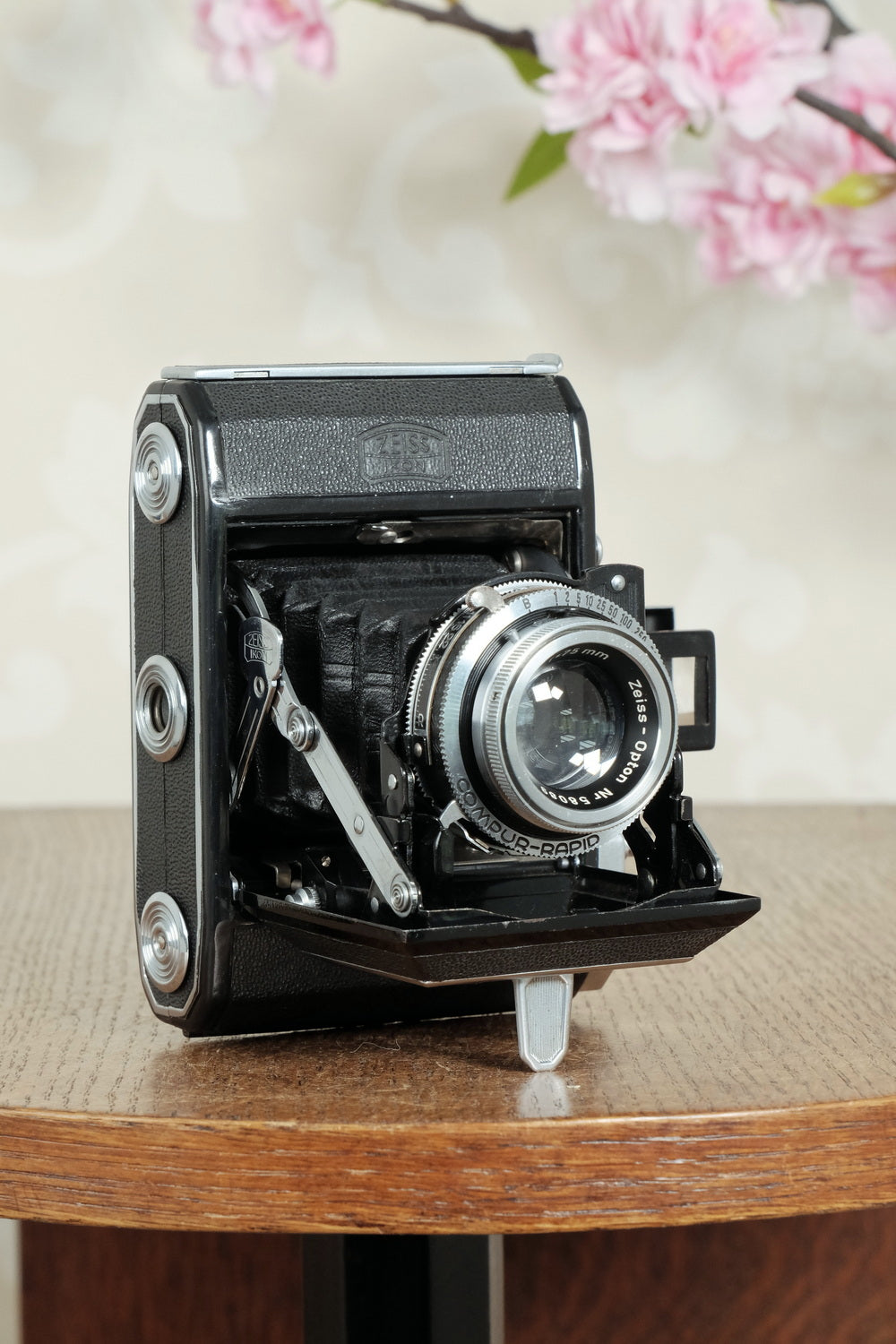 Superb! 1946 Zeiss-Ikon Ikonta with Tessar lens. Freshly Serviced, CLA'd