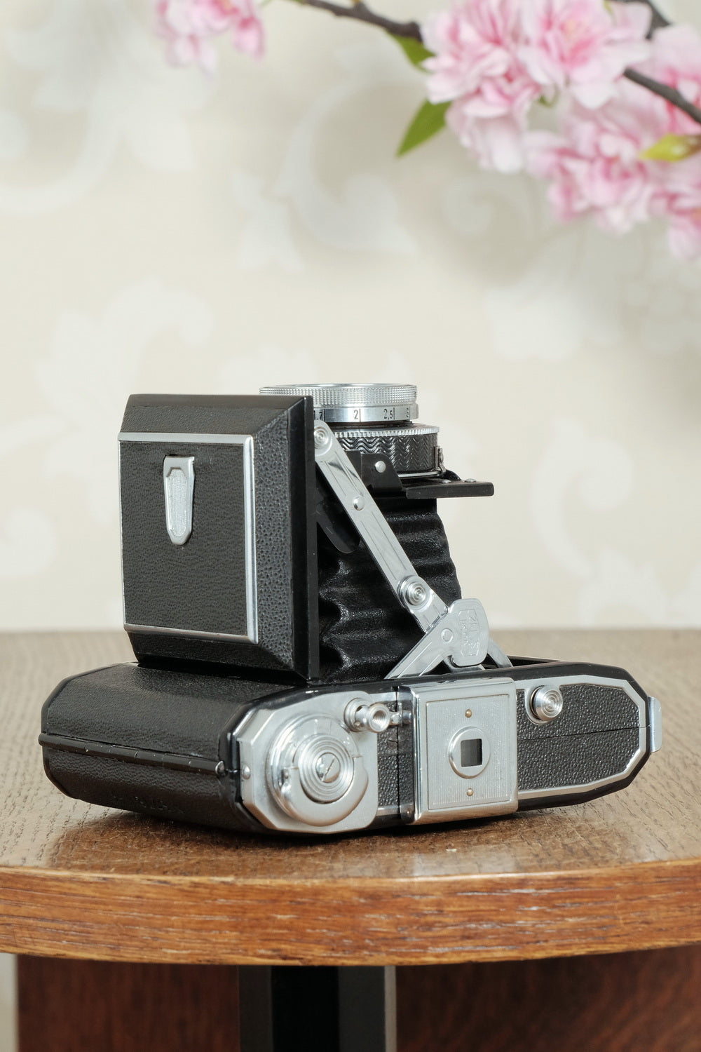 Superb! 1946 Zeiss-Ikon Ikonta with Tessar lens. Freshly Serviced, CLA'd