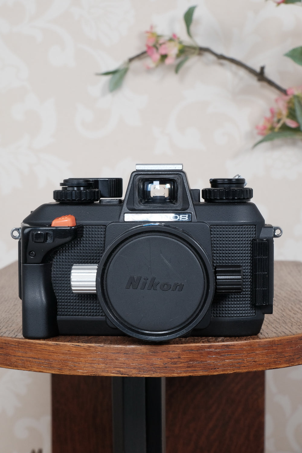 Near Mint! Nikon Nikonos IV-A with 2.5/35mm Nikkor lens.  Fully tested and working!