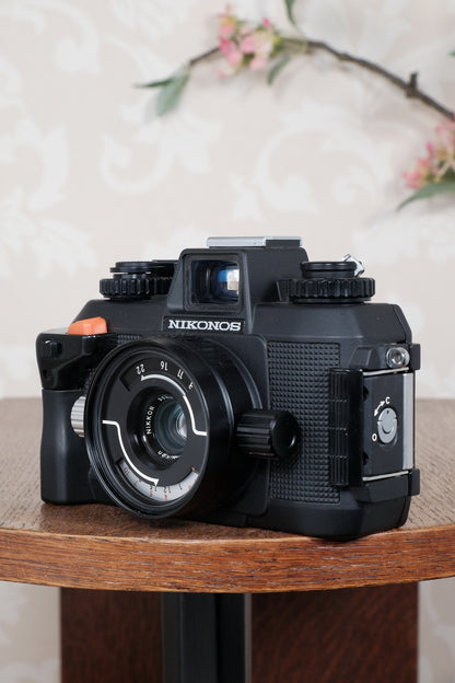 Near Mint! Nikon Nikonos IV-A with 2.5/35mm Nikkor lens.  Fully tested and working!