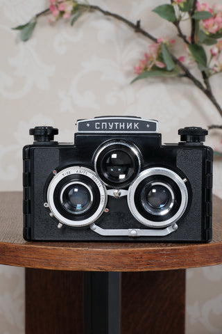Near Mint! 1955 Gomz Sputnik Stereo camera with original case. Freshly serviced, CLA'd