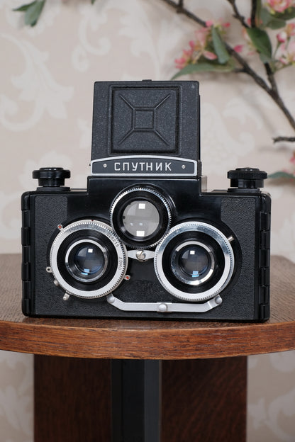 Near Mint! 1955 Gomz Sputnik Stereo camera with original case. Freshly serviced, CLA'd