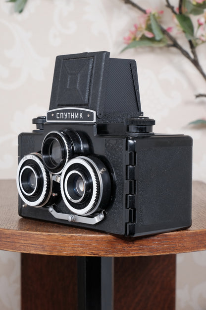 Near Mint! 1955 Gomz Sputnik Stereo camera with original case. Freshly serviced, CLA'd
