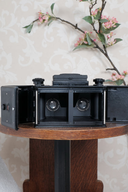 Near Mint! 1955 Gomz Sputnik Stereo camera with original case. Freshly serviced, CLA'd