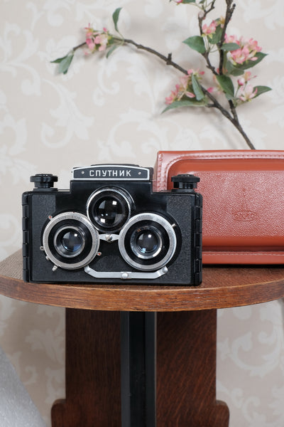 Near Mint! 1955 Gomz Sputnik Stereo camera with original case. Freshly serviced, CLA'd