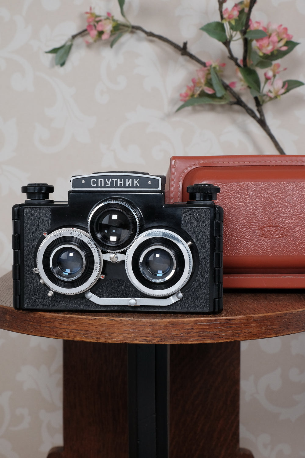 Near Mint! 1955 Gomz Sputnik Stereo camera with original case. Freshly serviced, CLA'd