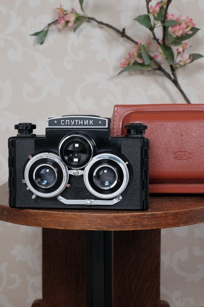 Near Mint! 1955 Gomz Sputnik Stereo camera with original case. Freshly serviced, CLA'd