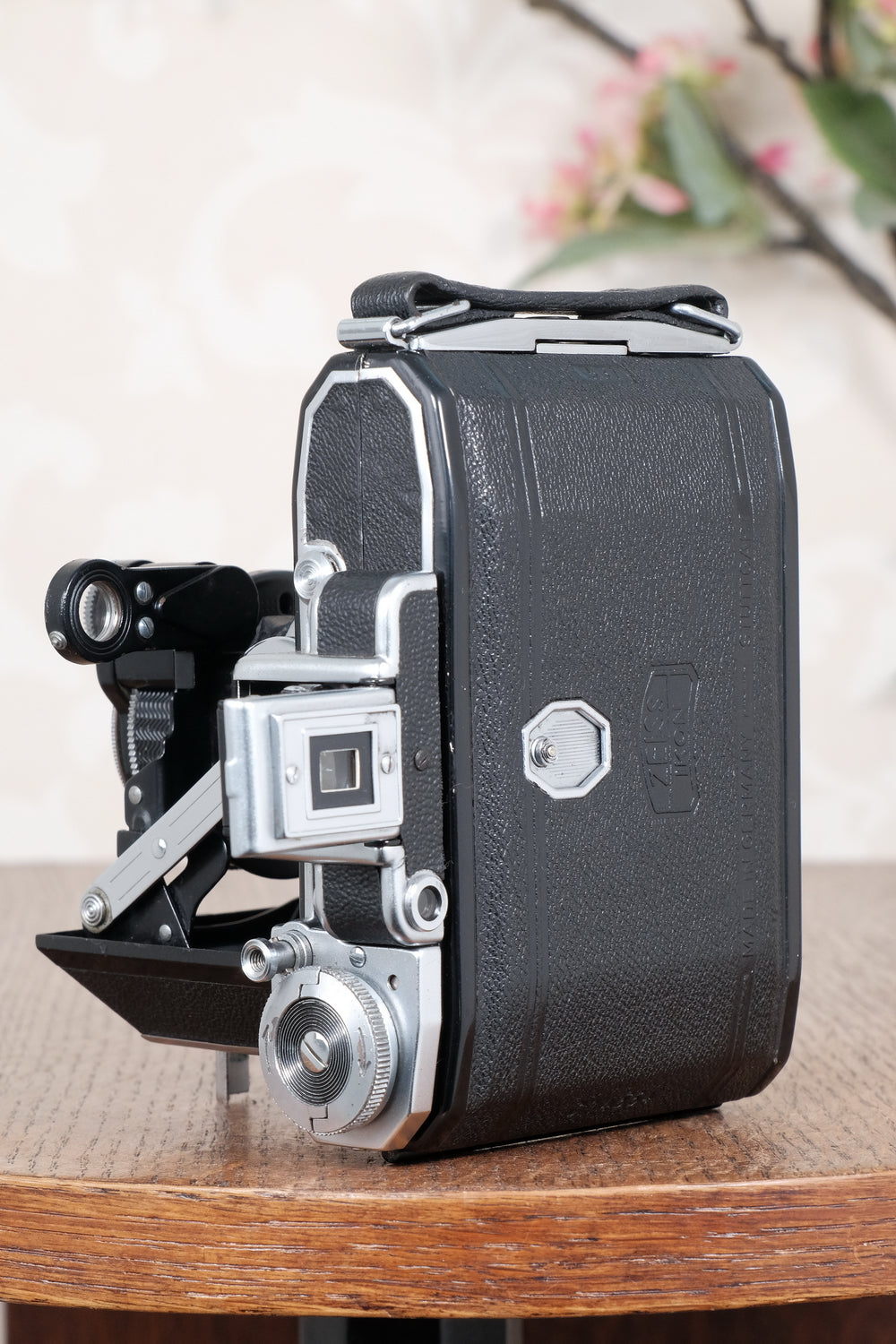 Superb! 1952 Zeiss Ikon Super Ikonta, Synchro-Compur & Coated Tessar .CLA’d, Freshly Serviced!