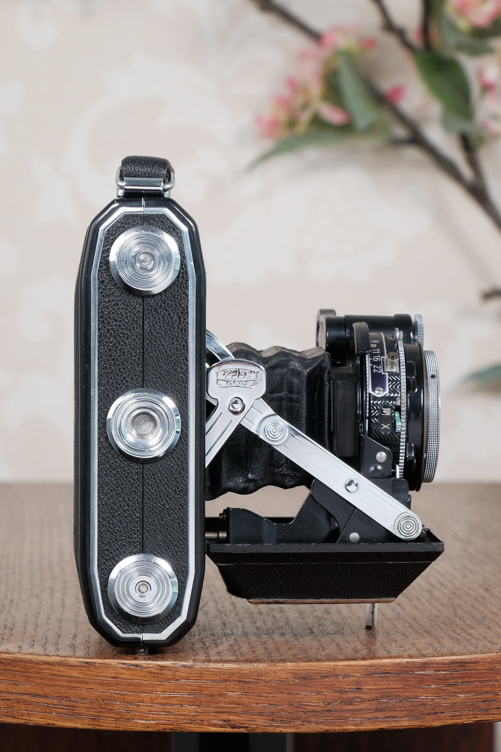 Superb! 1952 Zeiss Ikon Super Ikonta, Synchro-Compur & Coated Tessar .CLA’d, Freshly Serviced!