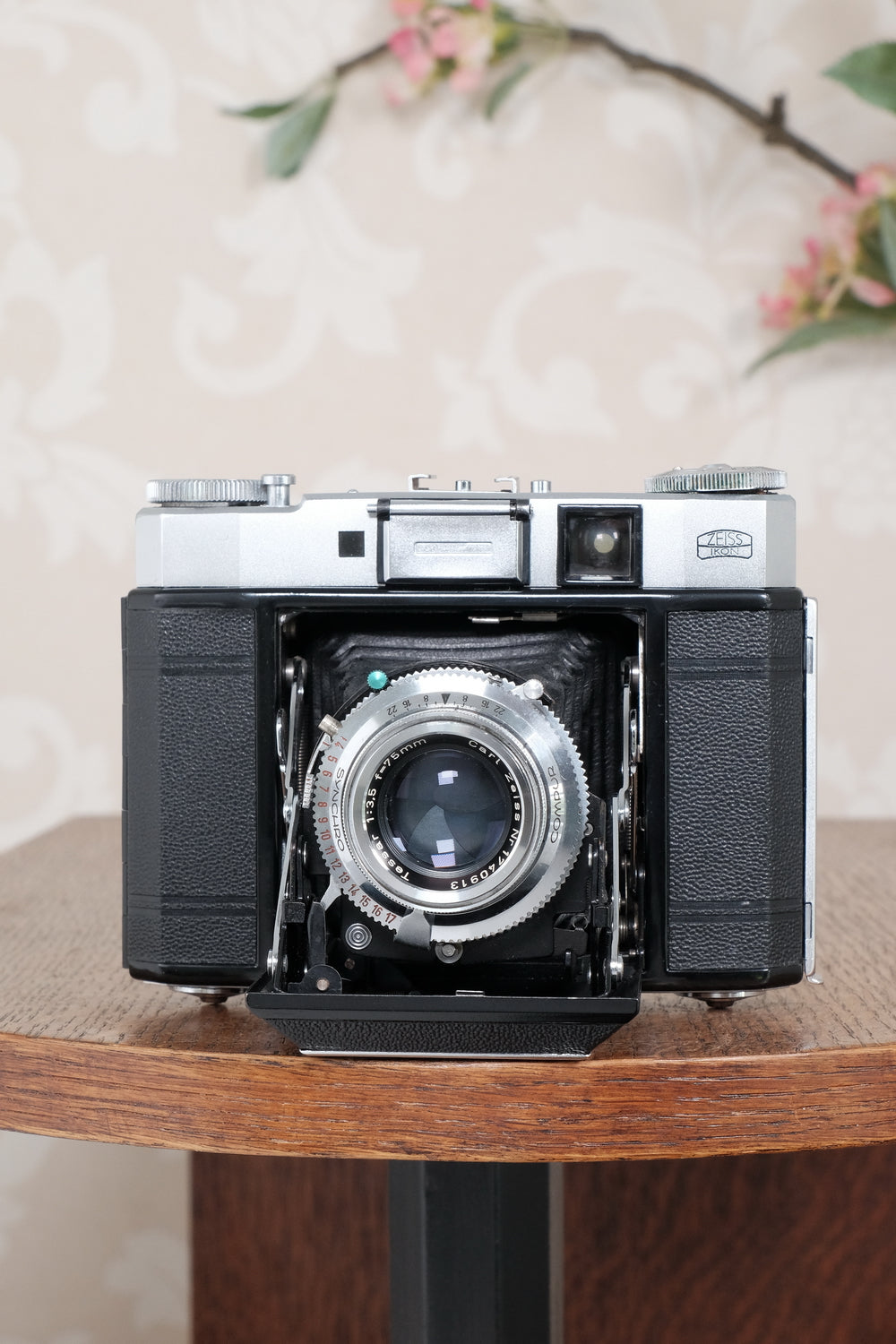 Near Mint! 1956 6x6 Zeiss Ikon Super Ikonta IV, 534/16 with Tessar lens..  CLA'd, Freshly Serviced!