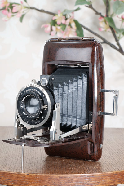 Rare! Mint condition 1934 Ebner 6x9 Brown Bakelite Art Deco Camera. Freshly serviced , CLA‘d