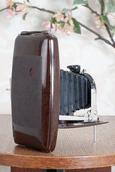 Rare! Mint condition 1934 Ebner 6x9 Brown Bakelite Art Deco Camera. Freshly serviced , CLA‘d