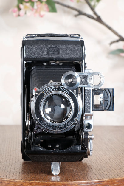 SUPERB! 1936 Zeiss Ikon Super Ikonta 6x9, Tessar lens with leather case. CLA’d, Freshly Serviced!