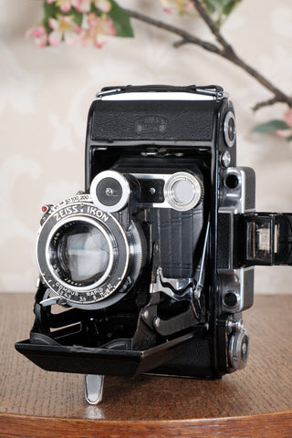 SUPERB! 1936 Zeiss Ikon Super Ikonta 6x9, Tessar lens with leather case. CLA’d, Freshly Serviced!