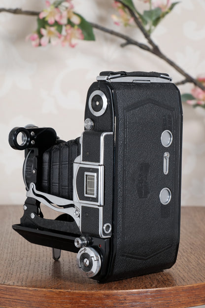 SUPERB! 1936 Zeiss Ikon Super Ikonta 6x9, Tessar lens with leather case. CLA’d, Freshly Serviced!