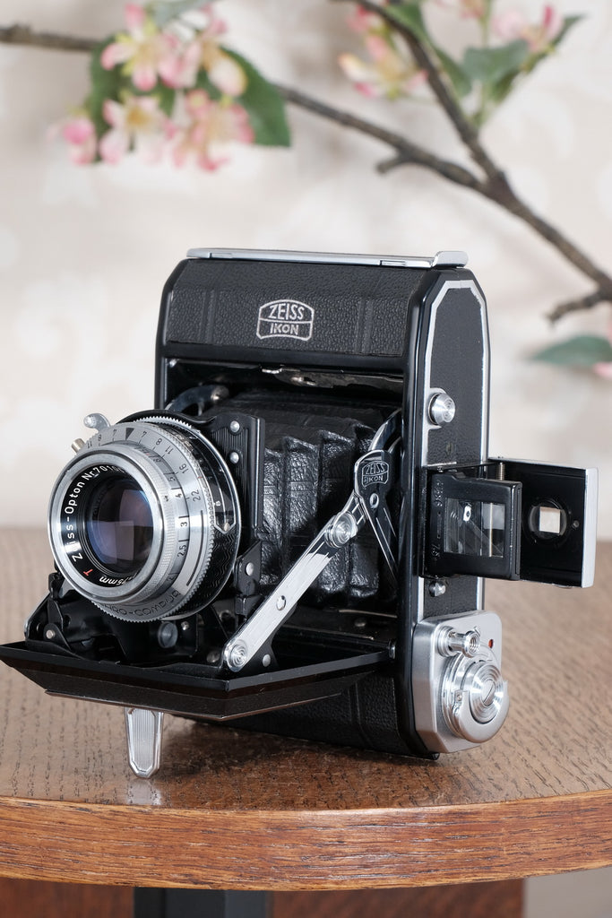 Mint! 1952 Zeiss Ikon Ikonta 6x4.5, Coated Tessar. Freshly 