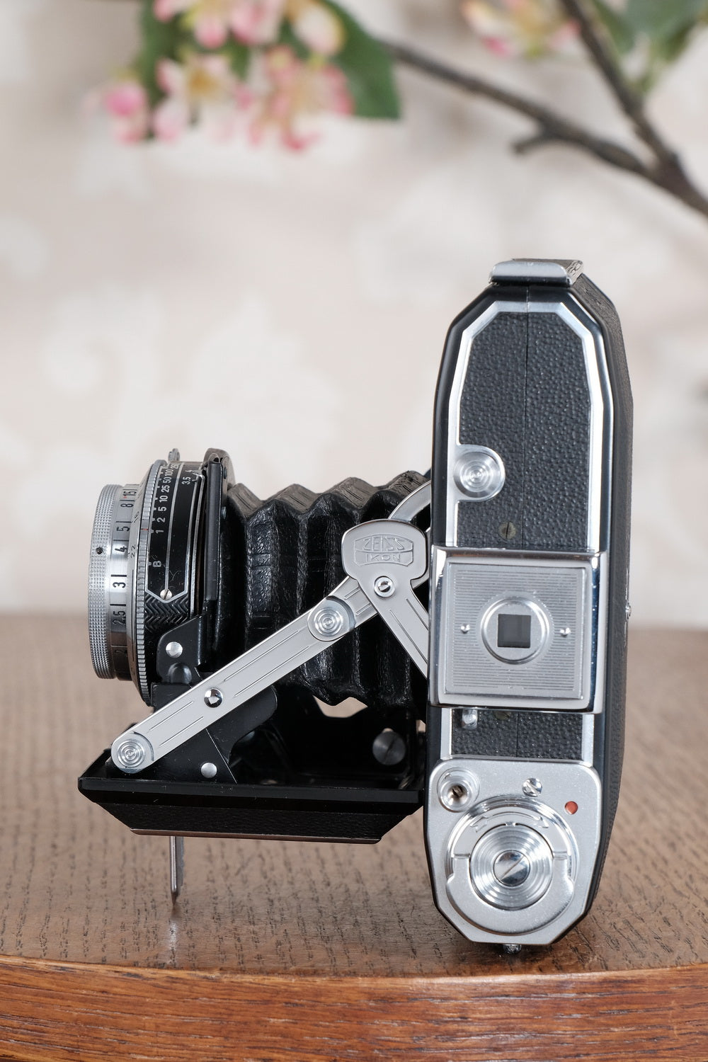 Mint! 1952 Zeiss Ikon Ikonta 6x4.5, Coated Tessar. Freshly Serviced, CLA'd