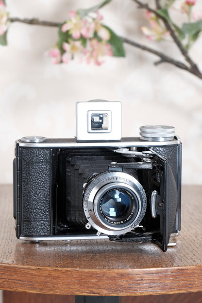 NEAR MINT! 1947 Voigtlander Bessa 66, Medium Format Folder with Color-Skopar lens. CLA'd, Freshly Serviced!