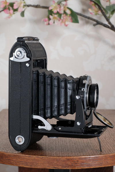 Superb! 1940 Voigtlander 6x9 Black Bessa rangefinder with Heliar lens! Freshly Serviced, CLA'd.