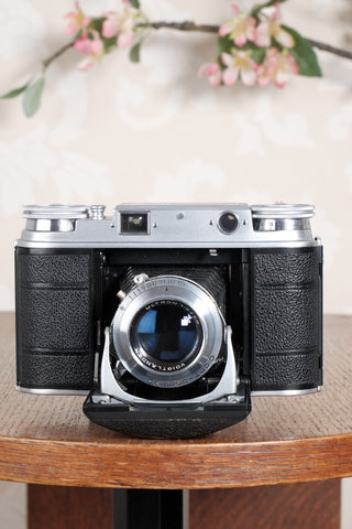 Near Mint! 1951 Voigtlander Vito III, Rangefinder with superb 2.0/50mm Ultron lens and original brown leather case . CLA'd, Freshly Serviced!