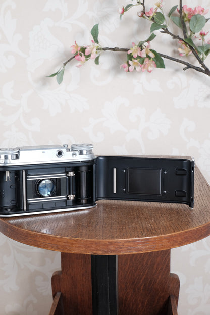 Near Mint! 1951 Voigtlander Vito III, Rangefinder with superb 2.0/50mm Ultron lens and original brown leather case . CLA'd, Freshly Serviced!