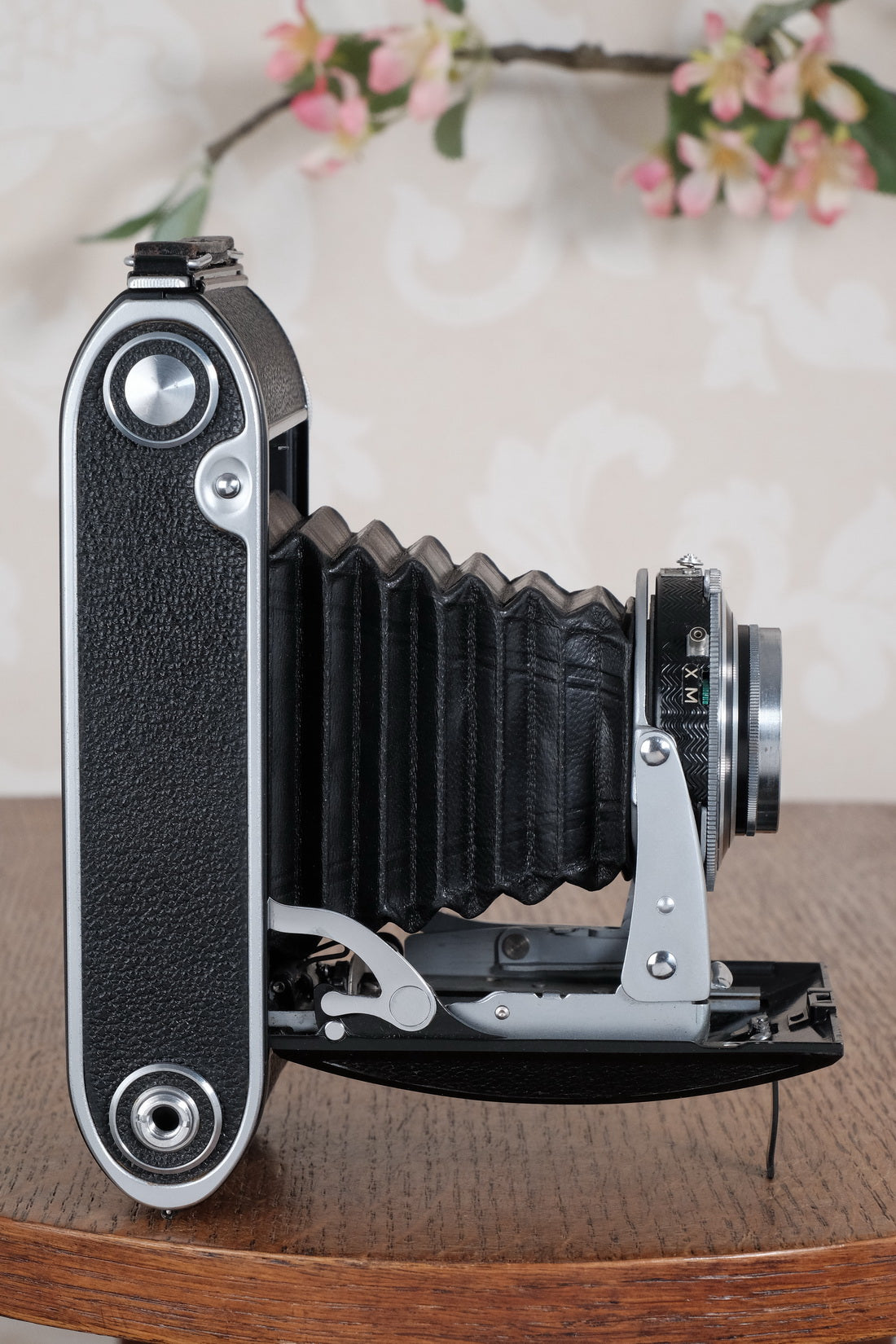 Near Mint! 1952 Voigtlander 6x9 Bessa II with Color-Skopar lens & original leather case. Freshly Serviced, CLA'd.