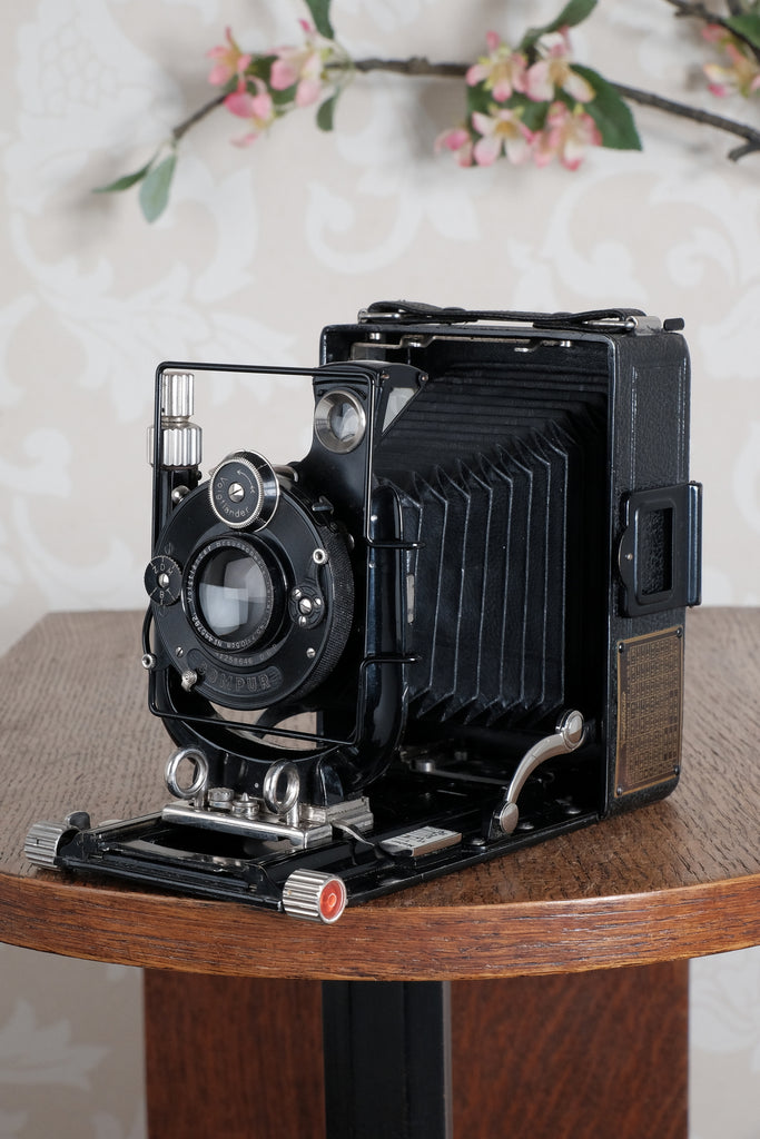 Superb! 1928 Voigtlander Bergheil Camera with Heliar lens. With 120 roll-film back by Rada. Freshly serviced CLA’d