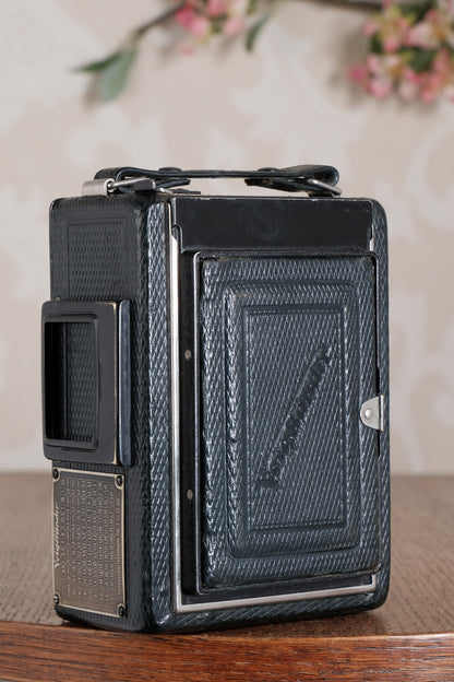 Rare Green Voigtlander 1934 Bergheil (DeLuxe) Camera with 120mm Heliar lens & leather case! Freshly serviced, CLA'd!