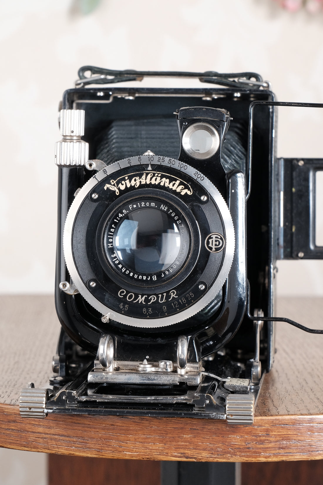 Rare Green Voigtlander 1934 Bergheil (DeLuxe) Camera with 120mm Heliar lens & leather case! Freshly serviced, CLA'd!