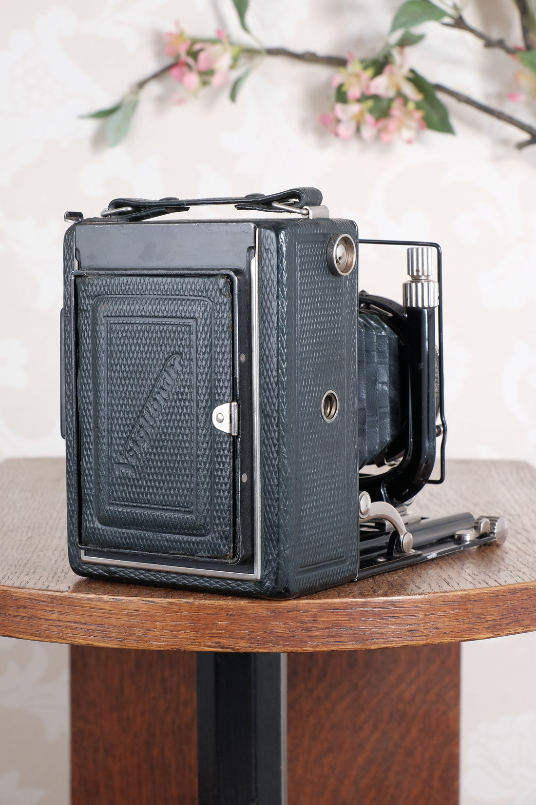 Rare Green Voigtlander 1934 Bergheil (DeLuxe) Camera with 120mm Heliar lens & leather case! Freshly serviced, CLA'd!