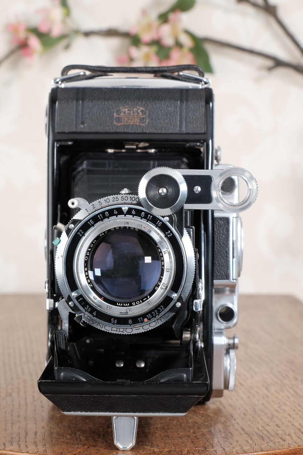 SUPERB! 1953 Zeiss-Ikon Super 6x9 Ikonta 531/2, Synchro-Compur & Coated Zeiss Tessar lens and reduction mask. CLA’d, Freshly Serviced!