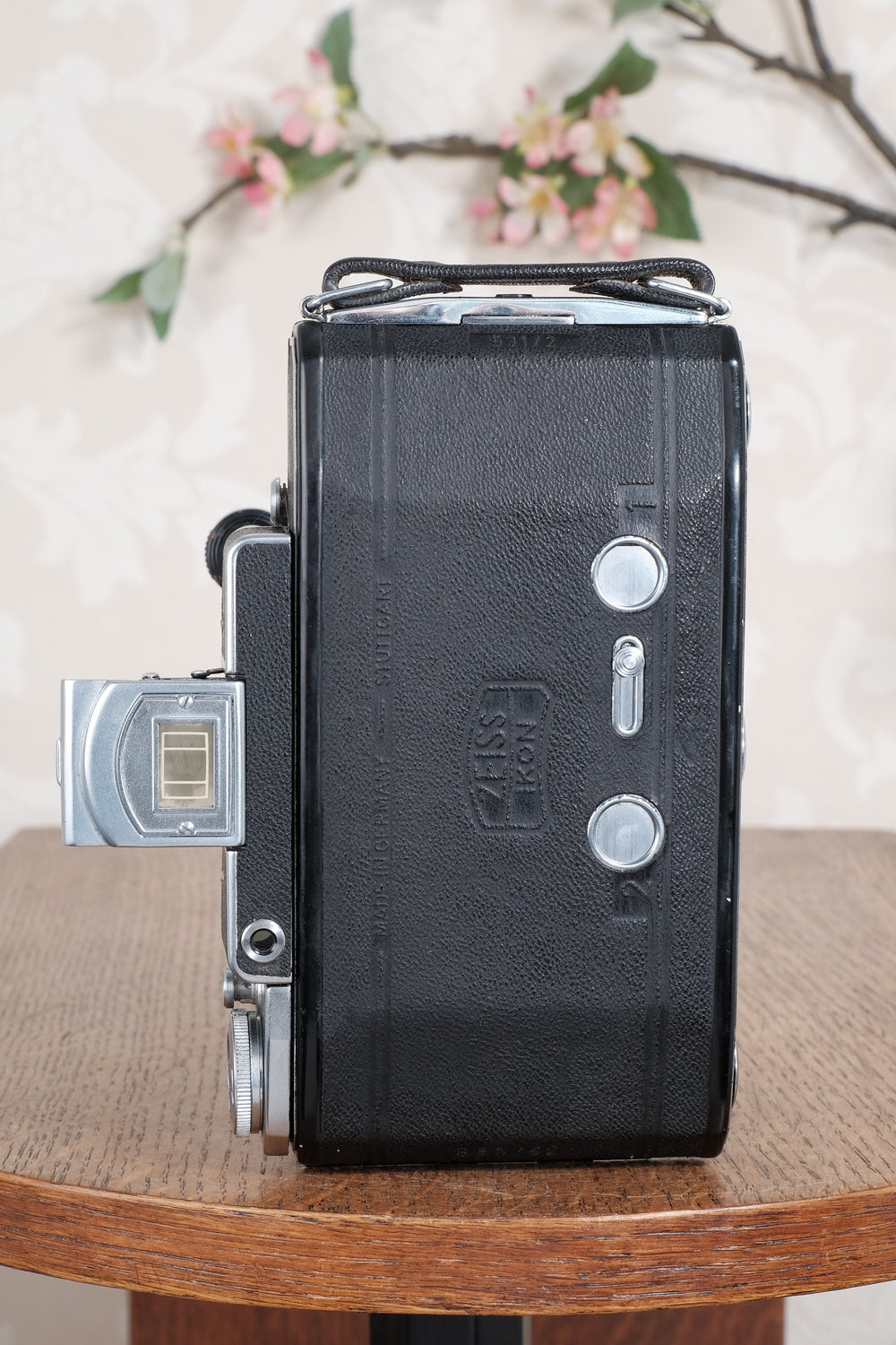 SUPERB! 1953 Zeiss-Ikon Super 6x9 Ikonta 531/2, Synchro-Compur & Coated Zeiss Tessar lens and reduction mask. CLA’d, Freshly Serviced!