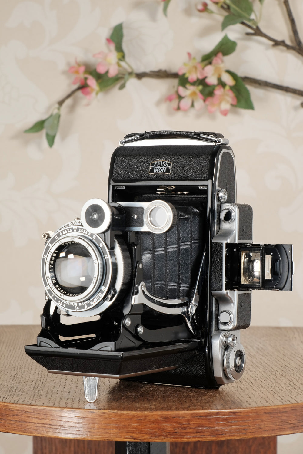 SUPERB! 1938 Zeiss Ikon Super Ikonta 6x9, Tessar lens. CLA’d, Freshly Serviced! - Zeiss-Ikon- Petrakla Classic Cameras