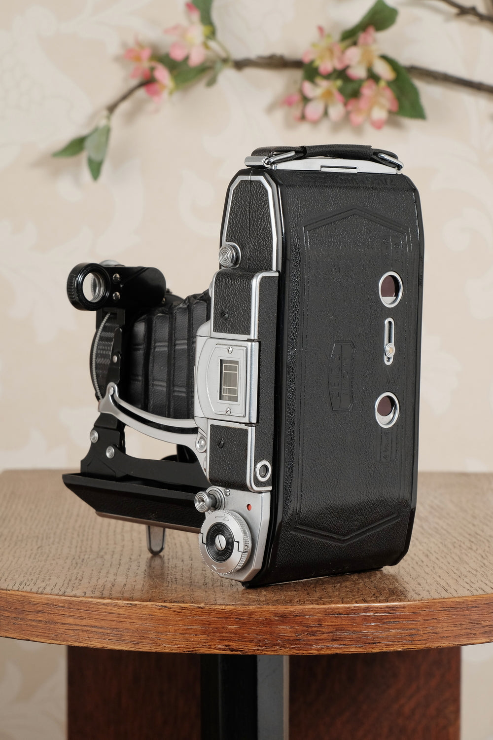 SUPERB! 1938 Zeiss Ikon Super Ikonta 6x9, Tessar lens. CLA’d, Freshly Serviced! - Zeiss-Ikon- Petrakla Classic Cameras