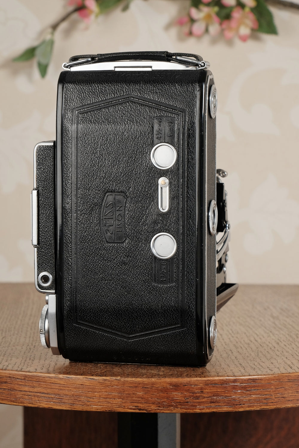 SUPERB! 1938 Zeiss Ikon Super Ikonta 6x9, Tessar lens. CLA’d, Freshly Serviced! - Zeiss-Ikon- Petrakla Classic Cameras
