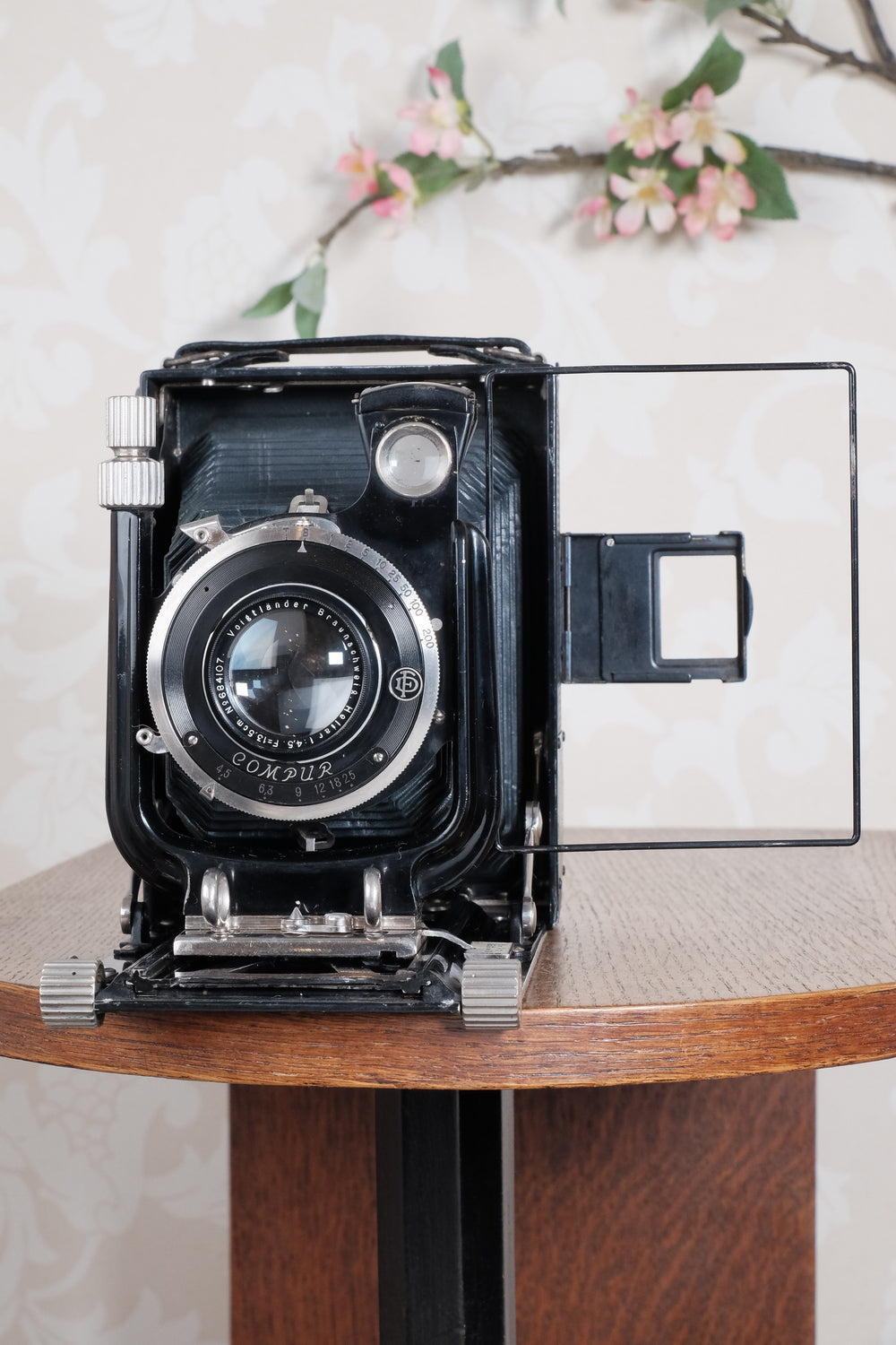 Rare Green Voigtlander 1934 Bergheil (DeLuxe) Camera with Heliar lens and roll-film back. Freshly serviced, CLA'd!