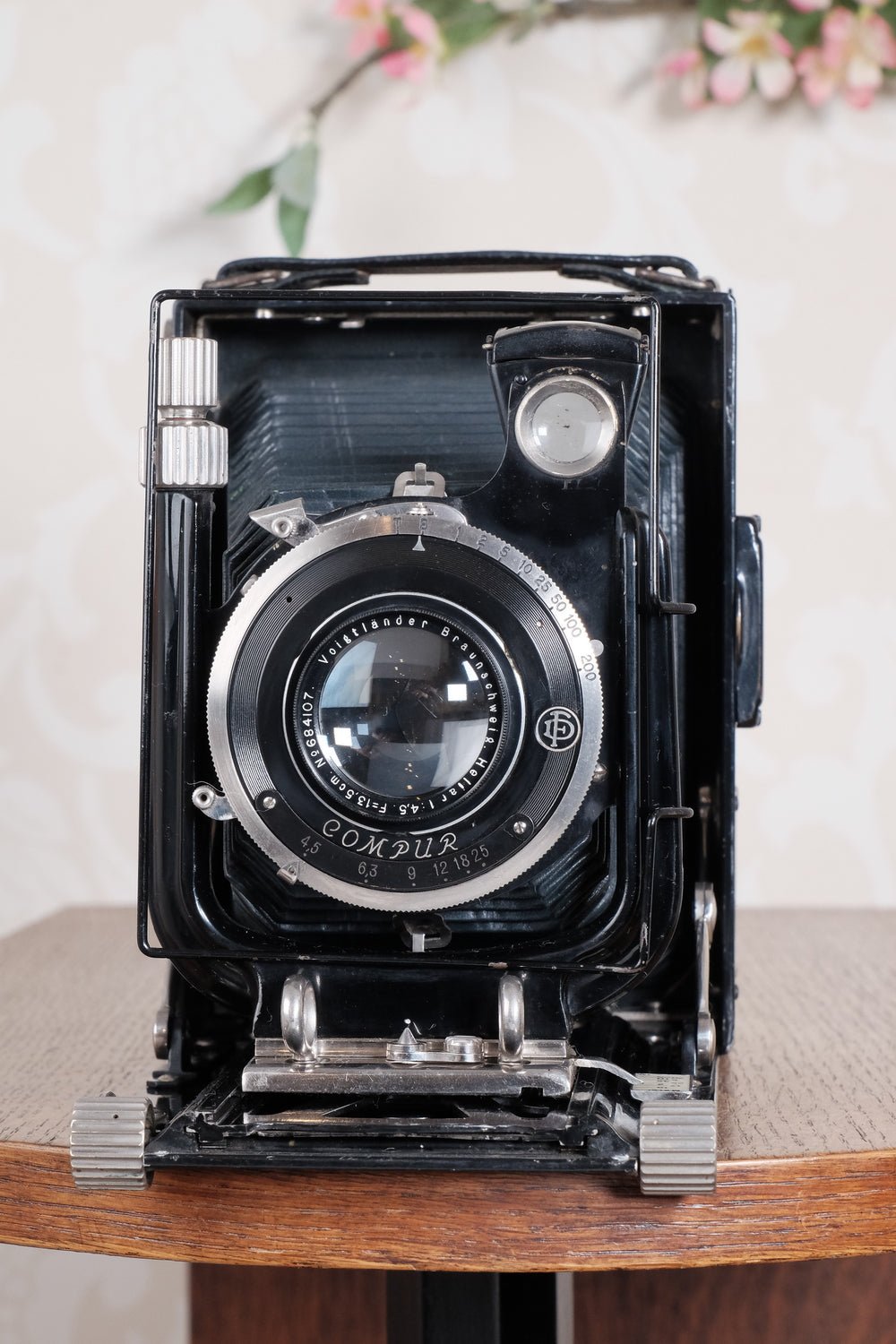 Rare Green Voigtlander 1934 Bergheil (DeLuxe) Camera with Heliar lens and roll-film back. Freshly serviced, CLA'd!