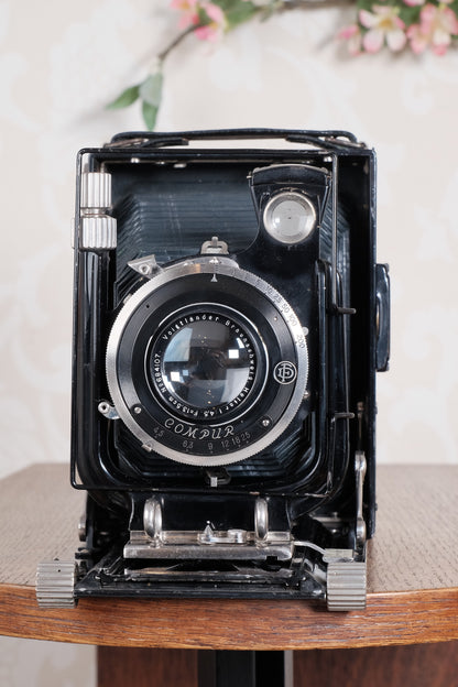 Rare Green Voigtlander 1934 Bergheil (DeLuxe) Camera with Heliar lens and roll-film back. Freshly serviced, CLA'd!