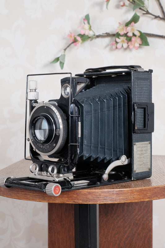 Rare Green Voigtlander 1934 Bergheil (DeLuxe) Camera with Heliar lens and roll-film back. Freshly serviced, CLA'd!